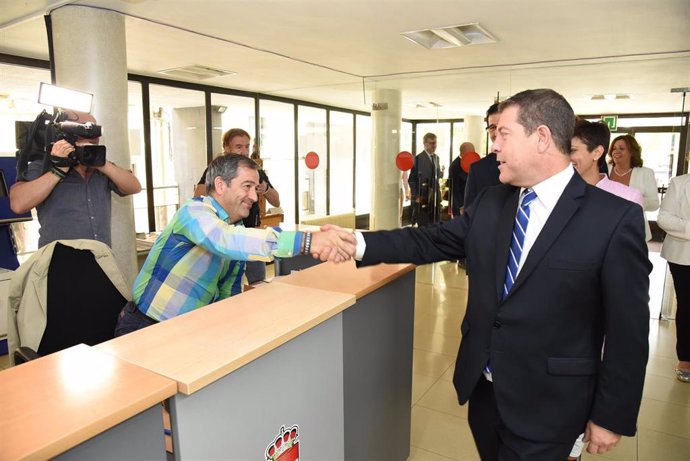 El presidente de C-LM, Emiliano García-Page, en su visita a Puertollano