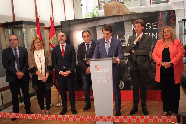 El presidente de la Junta de Castilla y León, Alfonso Fernández Mañueco, en Soria en la inauguración de la exposición ‘Museo Numantino. Cien años 1919-2019’.