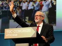 Corbyn promete un referéndum sobre el Brexit sin aclarar por qué postura haría campaña