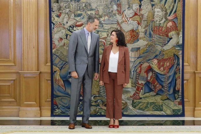 La presidenta de La Rioja propone al Rey crear un Instituto Cervantes digital ce