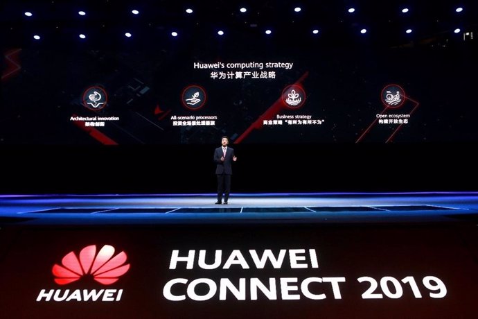 El vicepresidente global de Huawei, Ken Hu, presenta la estrategia en computación de Huawei en su discurso inicial en Huawei Connect 2019.