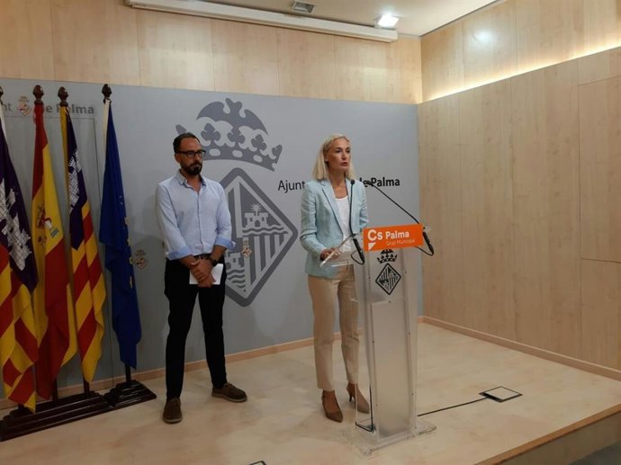 La regidora Eva Pomar, a una roda de premsa.