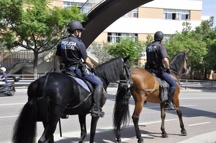 Patrulla de la Policía montada de Palma de Mallorca.
