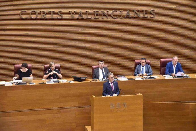 Arcadi España comparece en Les Corts