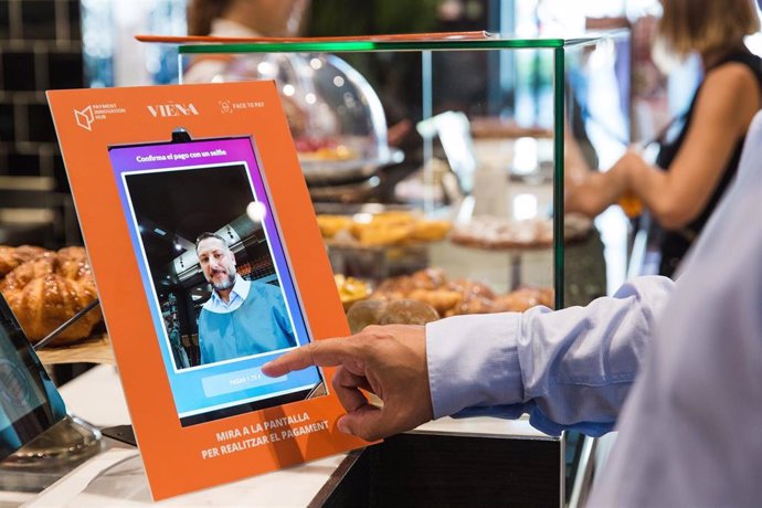 Un restaurante de Barcelona activa el "primer" pago facial en un comercio en España