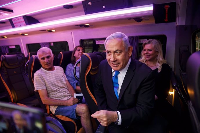 Israel.- Netanyahu emplaza a Gantz a formar un "amplio gobierno de unidad" tras 
