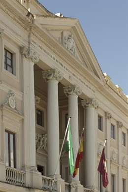 Frontal del ayuntamiento de Cádiz