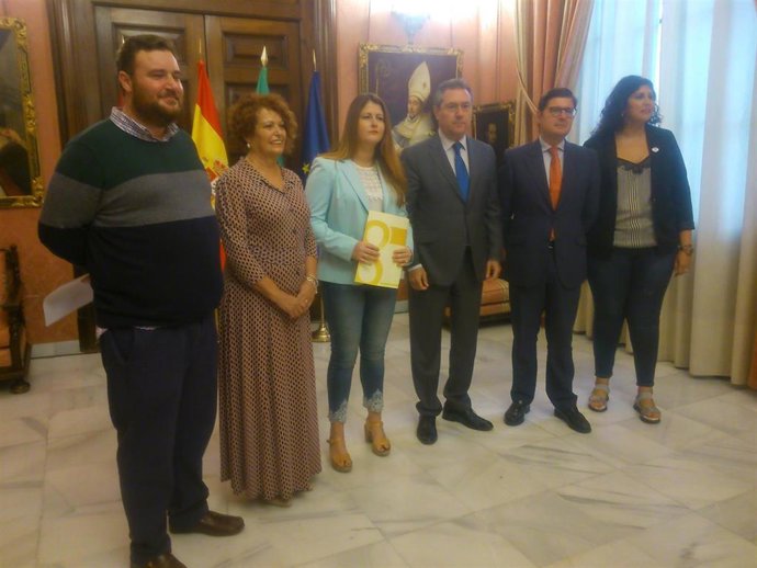 Adelante, el PSOE y Cs defienden la figura de Blas Infante