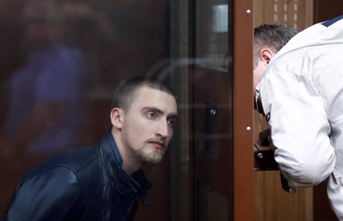 El actor Pavel Ustinov, acusado de agredir a un agente