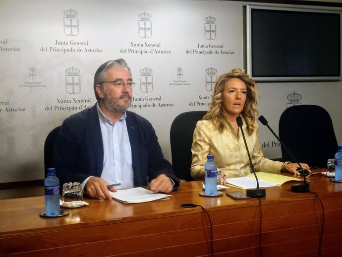 Pablo González y Teresa Mallada.