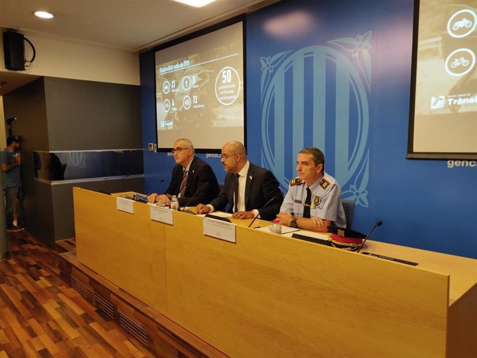 El director del Servei Catal de Trnsit (SCT), Juli Gendrau; el conseller de Interior, Miquel Buch, y el comisario Joan Carles Molinero