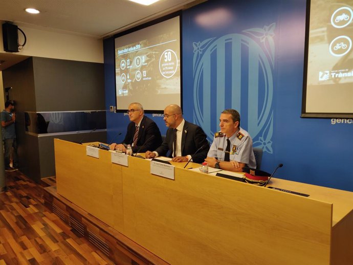 El director del Servei Catal de Trnsit (SCT), Juli Gendrau; el conseller d'Interior, Miquel Buch, i el comissari Joan Carles Molinero