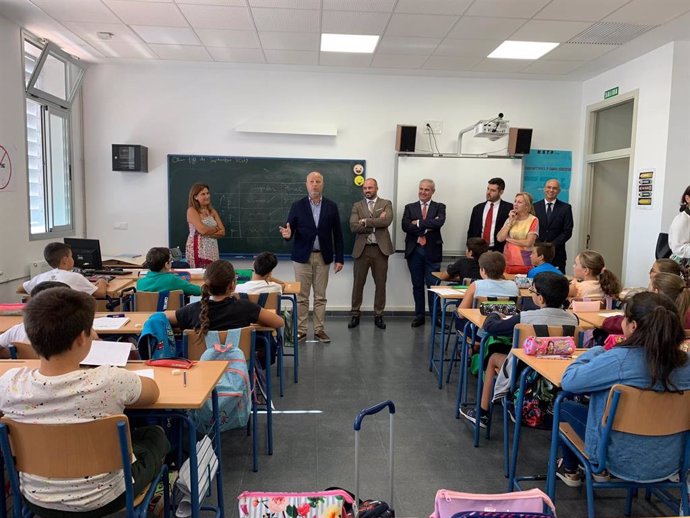 Javier Imbroda inaugura las nuevas instalaciones del colegio Eucaliptus de Olivares (Sevilla)