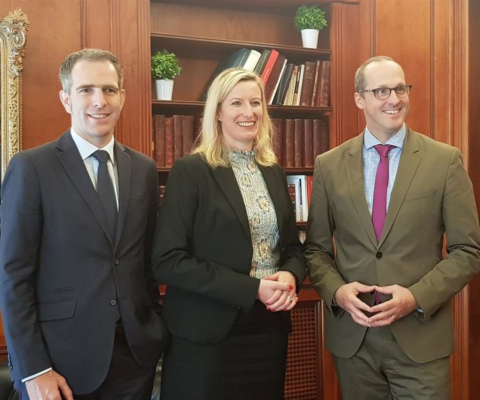 Carsten Hoffmann,  Vicepresidente de Tripulaciones de cabina en Munich,  Julia Hillenbrand, Directora General de Lufthansa  para España y PortugalY y Stefan Kreuzpaintner, Vicepresidente de Ventas de Lufthansa para Europa, Oriente Medio y África,