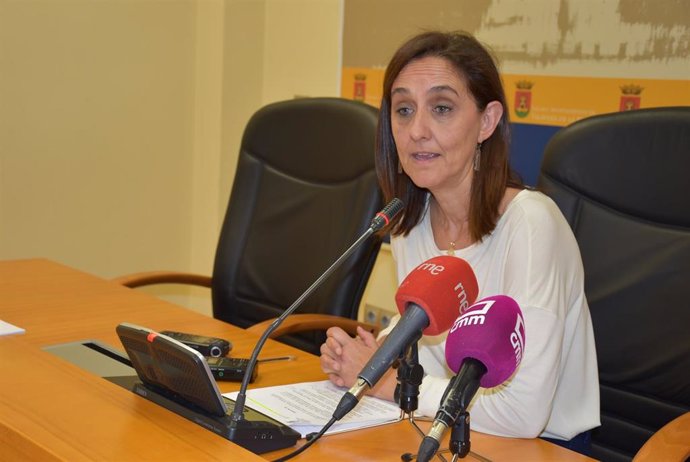 La portavoz municipal de Talavera, Flora Bellón, en rueda de prensa