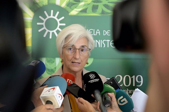 A fiscal xeral do Estado, María José Segarra, ofrece declaracións aos medios de comunicación durante a súa visita á Escola de Verán do Ministerio Fiscal,  en Bergondo (A Coruña), a 19 de setembro de 2019