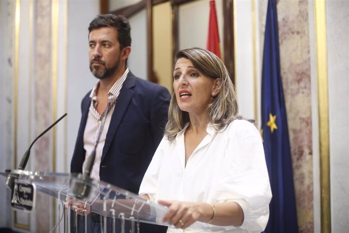 La diputada de En Común Unidas Podemos Yolanda Díaz ofrece declaraciones a los medios de comunicación tras la segunda y definitiva votación fallida para la investidura del candidato socialista a la Presidencia del Gobierno.
