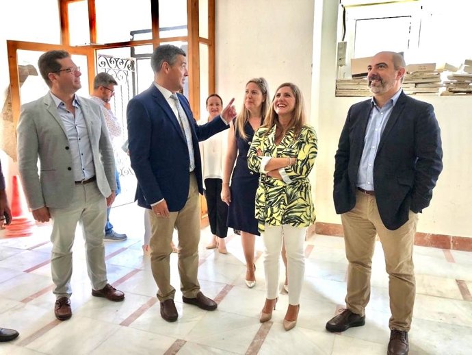 Irene García con el alcalde de Rota