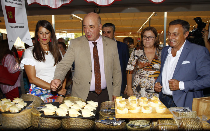 Antonio Ruiz (centro) en la Fiesta del Queso de Zuheros