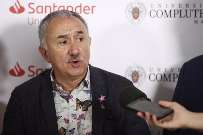 El secretario general de UGT, Pepe Álvarez, ofrece declaraciones a los medios de comunicación durante los Cursos de Verano de El Escorial 2019.