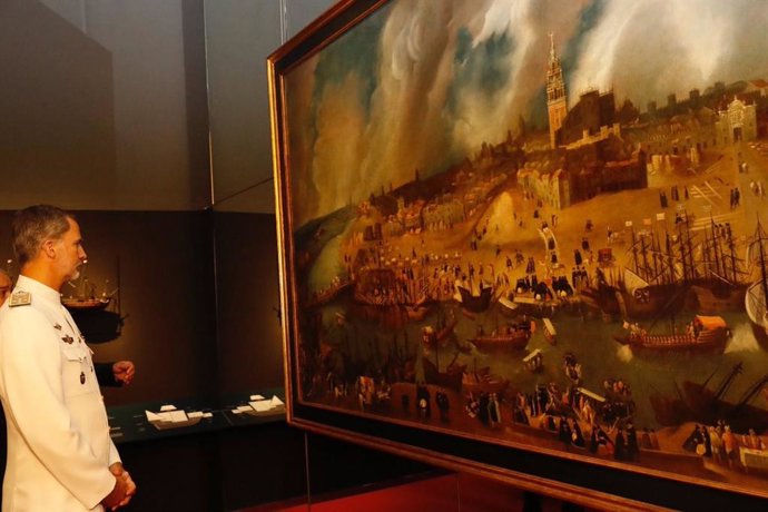 El Rey Felipe VI en la inauguración de la exposición 'Fuimos los primeros. Magallanes, Elcano y la primera vuelta al mundo' enmarcada en los actos conmemorativos del V Centenario de la Primera Vuelta al Mundo, en el Museo Naval, en Madrid, a 19 de septi