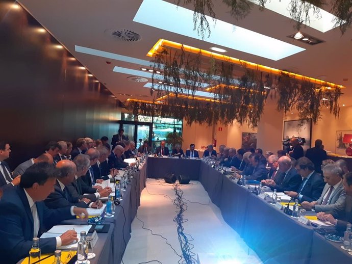 Reunión de Puertos del Estado y 28 presidentes portuarios celebrada en Gijón