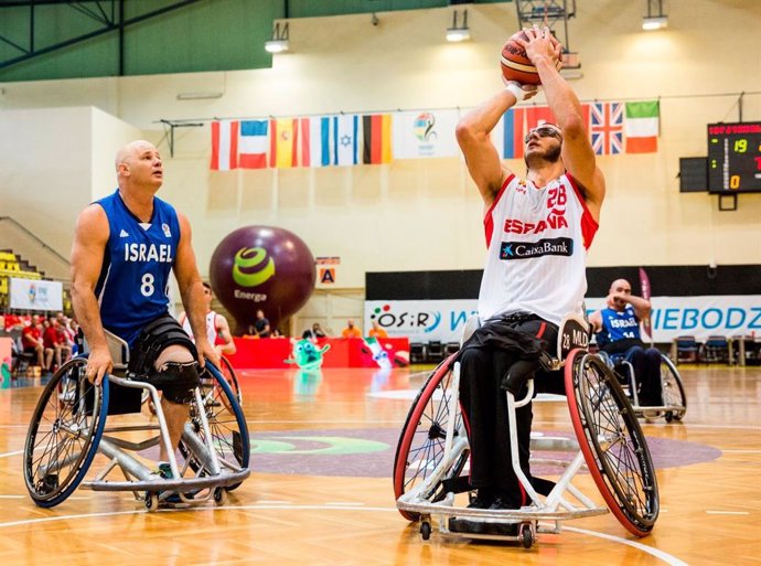 La selección española de baloncesto en silla de ruedas se ha impuesto a Israel (75-56) y ha avanzado imbatida a los cuartos de final del Europeo