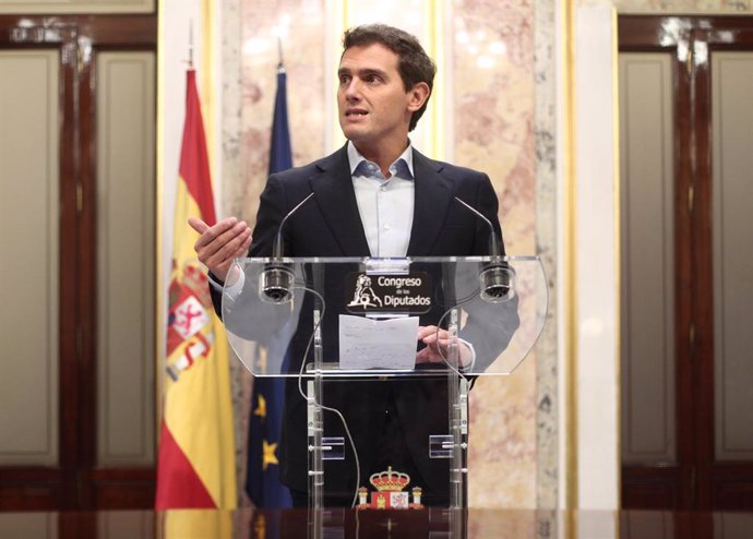 El president de Cs, Albert Rivera, en roda de premsa davant els mitjans de comunicació, després de la sessió de control al Govern central en funcions un dia després de conixer-se la gairebé plena seguretat d'unes eleccions el 10 de novembre, a Madrid.