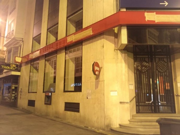 Una oficina del Santander que ha sido clausurada en Ferrol (A Coruña)