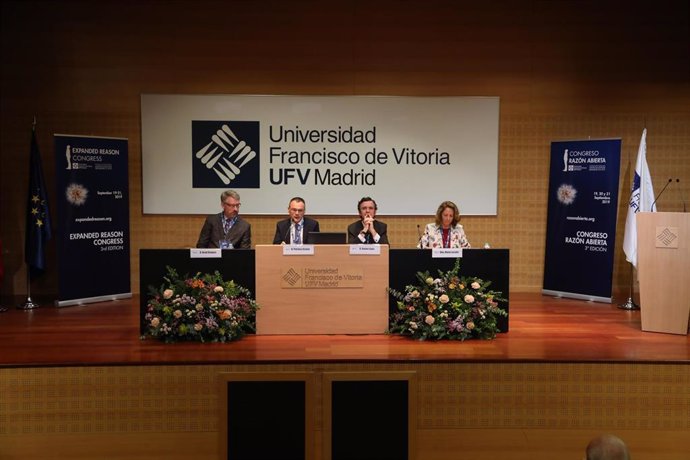 Inauguración del III Congreso Razón Abierta. De izquierda a derecha, Brad Gregory, Pierluca Azzaro, Daniel Sada y María Lacalle