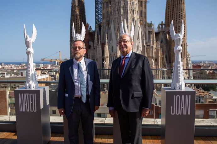 L'arquitecte director de les obres de la Sagrada Família i el president delegat del complex, Jordi Faulí i Esteve Camps, presenten l'evolució de les obres de la basílica, a Barcelona, 19 de setembre del 2019.