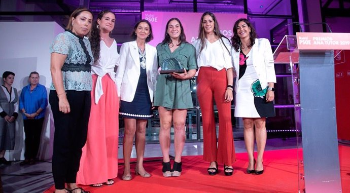 La selección española femenina de rugby recibe el premio de Igualdad Ana Tutor 2019