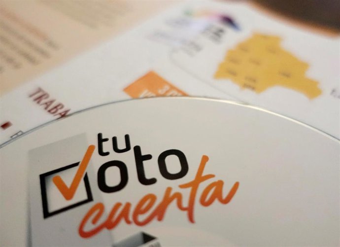 CD con información sobre las elecciones en Bolivia