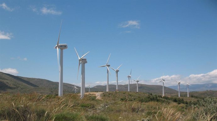 Imagen de torres eólicas de Endesa, que cuenta con 12 plantas en Andalucía.