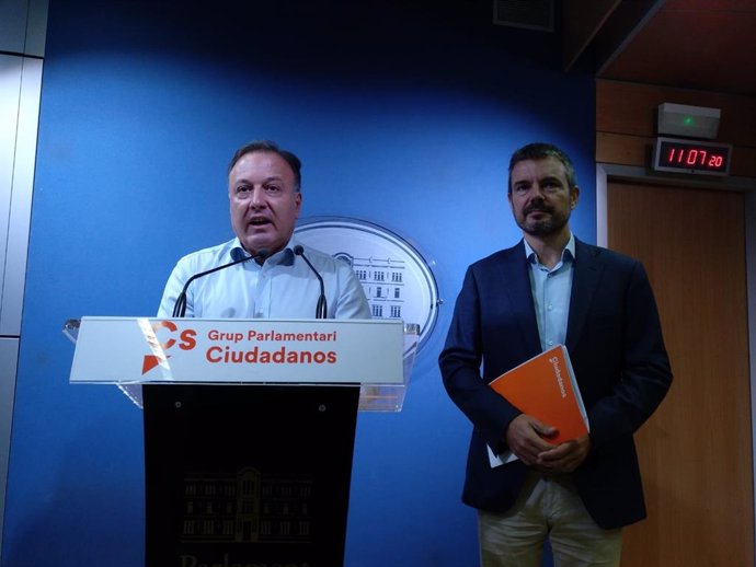 El diputado nacional de Cs, Joan Mesquida (I) y el portavoz en el Parlament, Marc Pérez Ribas.