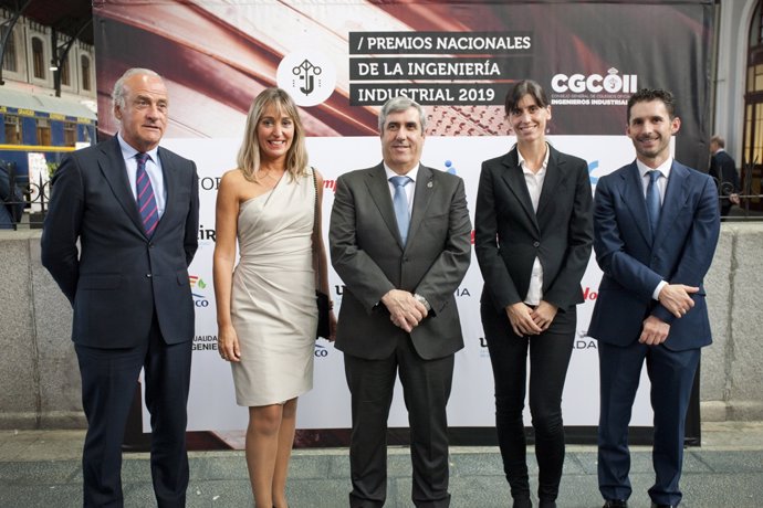 De izquierda a derecha, Esteban Morras, Elena Alemán, Miguel Iriberri, Ana Monreal y Eduardo Azanza, en la entrega de los Premios Nacionales de Ingeniería Industrial.