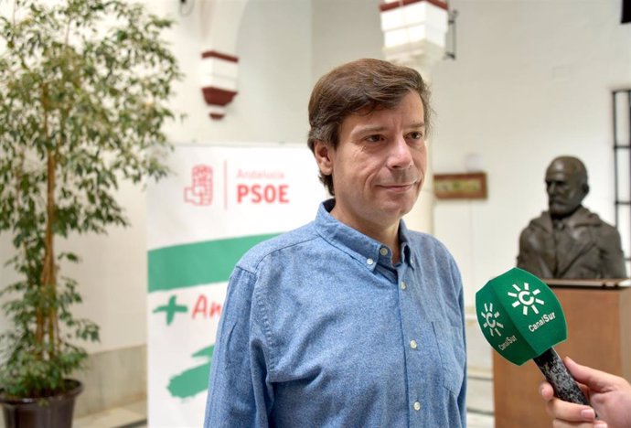 El parlamentario del PSOE-A Carmelo Gómez en una foto de archivo