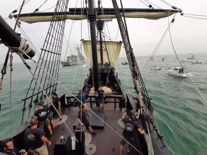 Parada naval homenaje a los marinos que dieron la primera vuelta al mundo