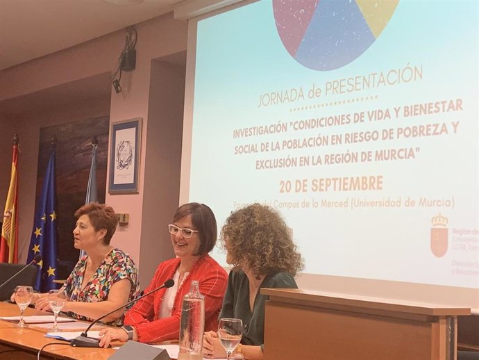 La vicepresidenta inaugura la jornada de presentación de la investigación 'Condiciones de vida y bienestar social de la población en riesgo de pobreza y exclusión en la Región de Murcia', impulsada por EAPNMurcia y UMU
