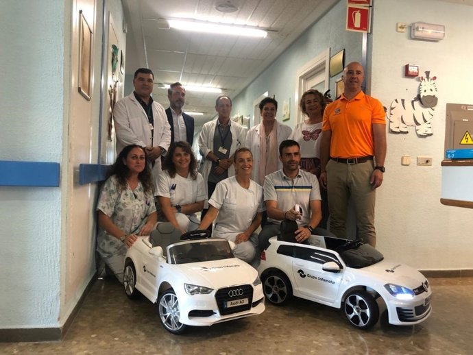El Hospital Costa Del Sol  Recibe La Donación De Dos Mini Coches Eléctricos Para Los Niños Ingresados