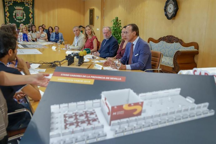 Presentación del expositor de la provincia de Sevilla