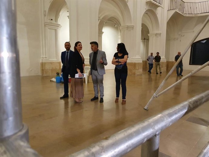 La consejera de Educación y Cultura, Esperanza Moreno, visita la Sala Verónicas tras el episodio de lluvias torrenciales