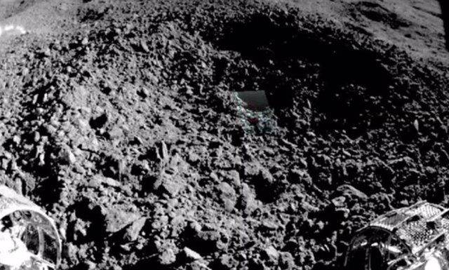 Extraño material hallado en un cráter luna por el rover chino Yutu 2