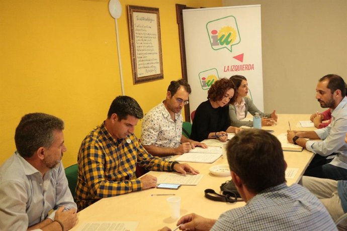 El coordinador general de IULV-CA, Toni Valero, en una reunión en Córdoba.