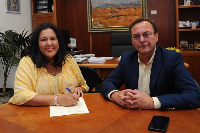 Amo y Palomares firman un convenio de colaboración