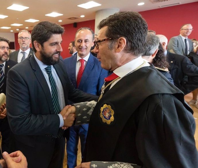 El presidente de la Comunidad, Fernando López Miras; y el presidente del Tribunal Superior de Justicia (TSJ) de Murcia, Miguel Pasqual del Riquelme