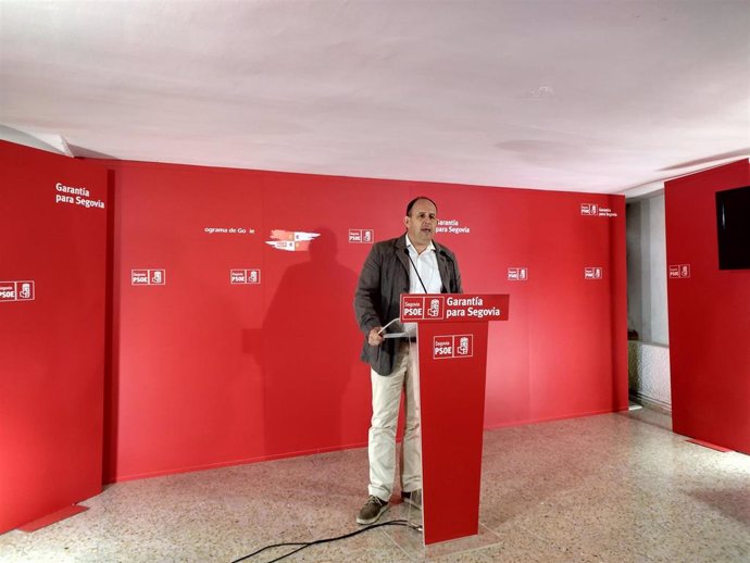 El secretario provincial del PSOE de Segovia, José Luís Aceves, durante un acto celebrado en la sede del partido de la capital segoviana,