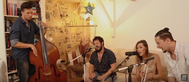 Jenny and The Mexicats y El Kanka