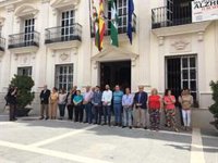 Concentración de repulsa y luto oficial en Cabra (Córdoba) por la muerte a puñaladas de un joven en el municipio