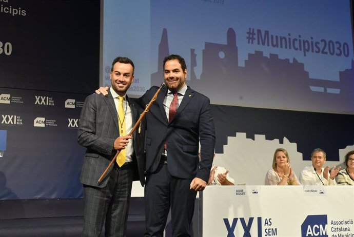 El alcalde de Deltebre (Tarragona), Lluís Soler, nuevo presidente de la ACM, junto al expresidente David Saldoni